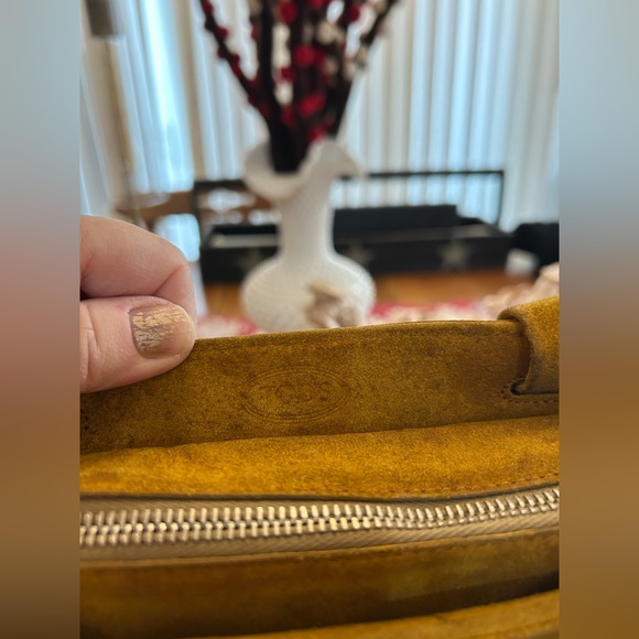 TOD’S Quilted Classic Leather Silver-Studded Bucket Bag in Mustard - Picture 12 of 16